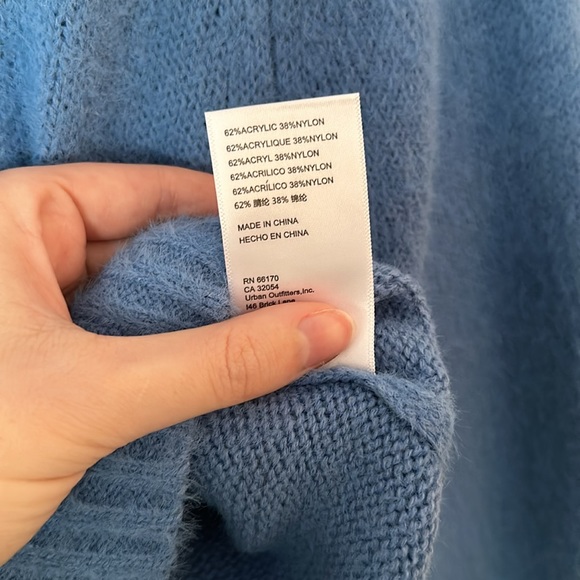 Urban Outfitters Sweater - Picture 5 of 5